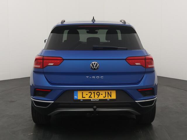 Volkswagen T-Roc 1.5 TSI Style | Automaat I Dealeronderhouden I Trekhaak I Navi I Adapt Cruise | 4 seiz banden