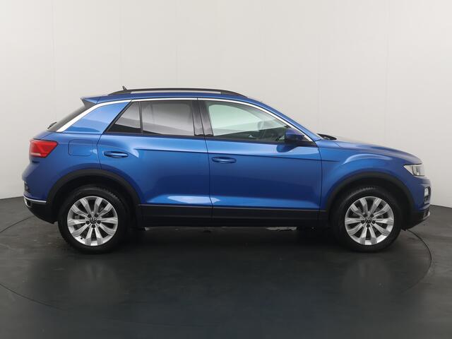 Volkswagen T-Roc 1.5 TSI Style | Automaat I Dealeronderhouden I Trekhaak I Navi I Adapt Cruise | 4 seiz banden