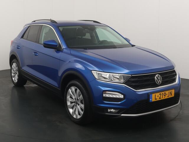 Volkswagen T-Roc 1.5 TSI Style | Automaat I Dealeronderhouden I Trekhaak I Navi I Adapt Cruise | 4 seiz banden