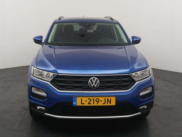 Volkswagen T-Roc 1.5 TSI Style | Automaat I Dealeronderhouden I Trekhaak I Navi I Adapt Cruise | 4 seiz banden