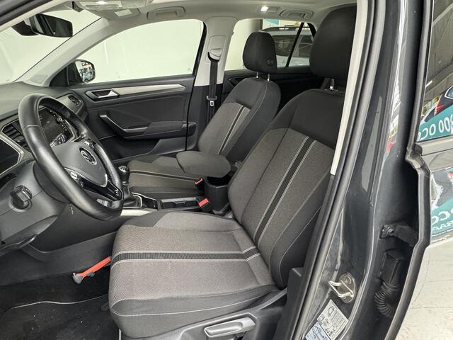 Volkswagen T-Roc 1.0 TSI Style Business | Navigatie | Panoramadak | PDC V + A | Cruise Control Adaptief |