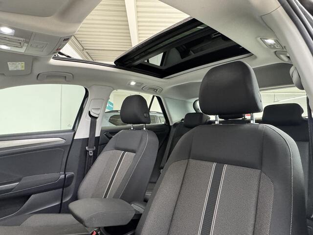 Volkswagen T-Roc 1.0 TSI Style Business | Navigatie | Panoramadak | PDC V + A | Cruise Control Adaptief |