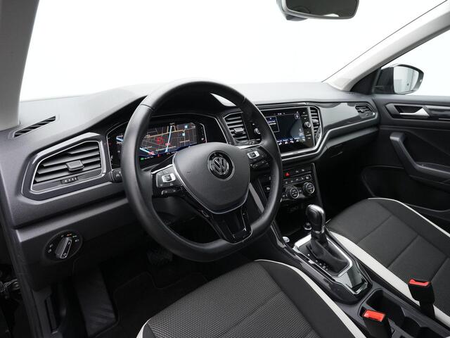 Volkswagen T-Roc 1.5 TSI 150 pk DSG Sport | Trekhaak | Stuur-/stoelverwarming | Achteruitrijcamera