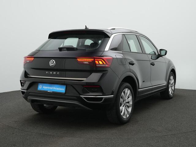 Volkswagen T-Roc 1.5 TSI 150 pk DSG Sport | Trekhaak | Stuur-/stoelverwarming | Achteruitrijcamera