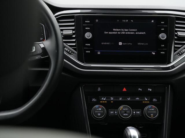 Volkswagen T-Roc 1.5 TSI 150 pk DSG Sport | Trekhaak | Stuur-/stoelverwarming | Achteruitrijcamera