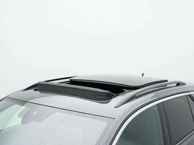 Volkswagen T-Roc 1.5 TSI 150 pk DSG Sport Business R / R-Line | Panoramadak | Beats | Stoelverwarming | Adaptive Cruise