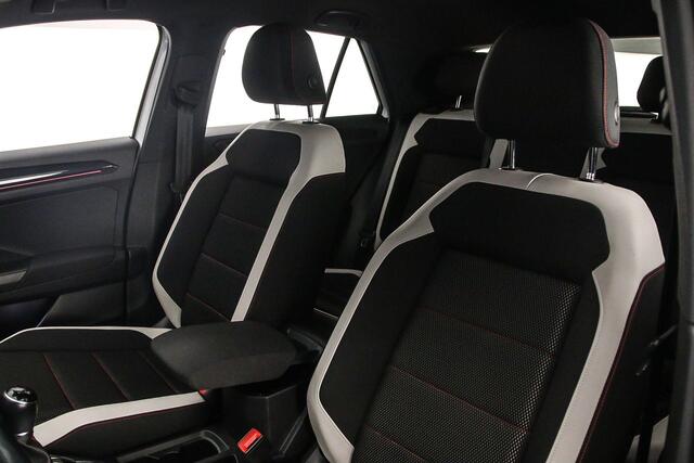 Volkswagen T-Roc Sport 1.0 TSI 115pk Adaptive cruise control, Navigatie, Parkeersensoren, Stoelverwarming, LED koplampen, DAB, Radio, Airco, Bluetooth