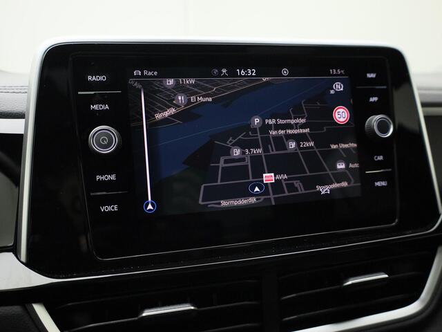 Volkswagen T-Roc 2.0 TSI 300pk DSG 4Motion R · Panoramadak · Akrapovic · Leder · BEATS Audio · Trekhaak afneembaar · Elektrische stoelverstelling · Camera · Apple/Android Car Play · Garantie t/m 15-04-2027