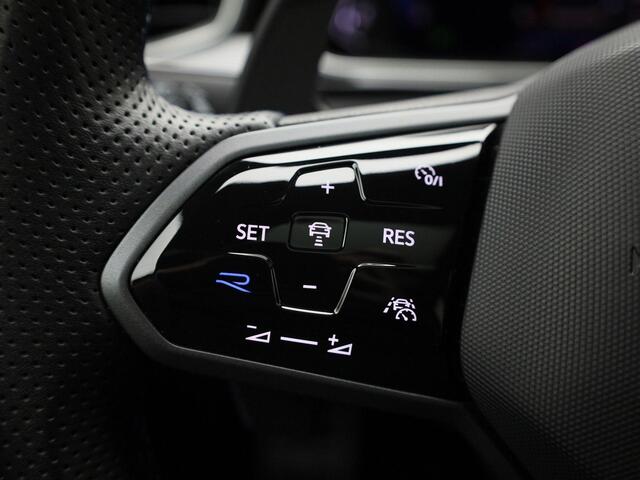 Volkswagen T-Roc 2.0 TSI 300pk DSG 4Motion R · Panoramadak · Akrapovic · Leder · BEATS Audio · Trekhaak afneembaar · Elektrische stoelverstelling · Camera · Apple/Android Car Play · Garantie t/m 15-04-2027