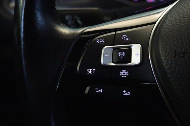Volkswagen T-Roc 1.0 TSI Style | BLUETOOTH | AIRCO | PDC V+A | ADAP CRUISE | LMV |