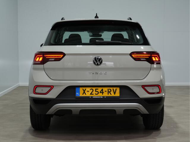 Volkswagen T-Roc 1.5 TSI 150pk DSG Life Business Trekhaak Navi Stoelverw. Parkass. Android/Carplay 297
