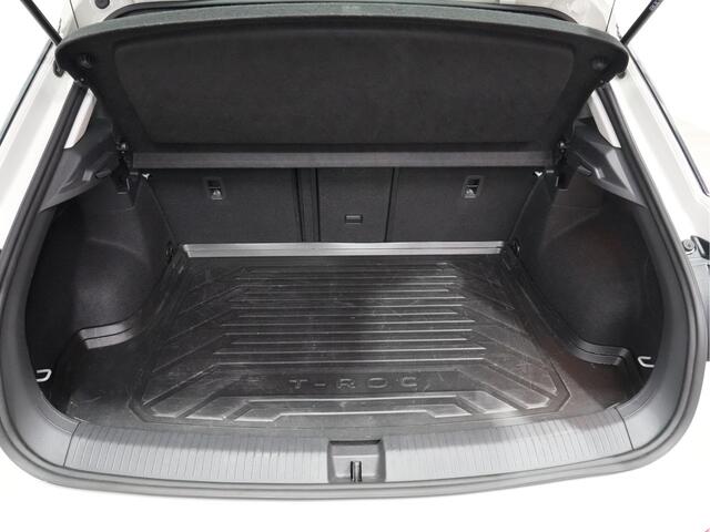 Volkswagen T-Roc 1.5 TSI 150pk DSG Life Business Trekhaak Navi Stoelverw. Parkass. Android/Carplay 297