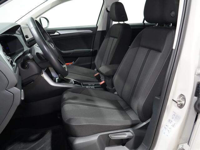 Volkswagen T-Roc 1.5 TSI 150pk DSG Life Business Trekhaak Navi Stoelverw. Parkass. Android/Carplay 297
