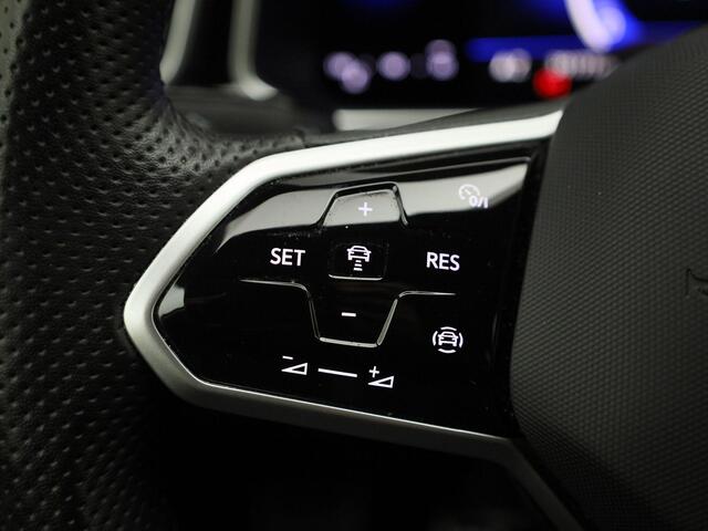 Volkswagen T-Roc 1.0TSI/110PK R-Line Navigatie · Apple/Android Car Play · Camera + Parkeersensoren · Garantie t/m 03-02-2028 of 100000km.