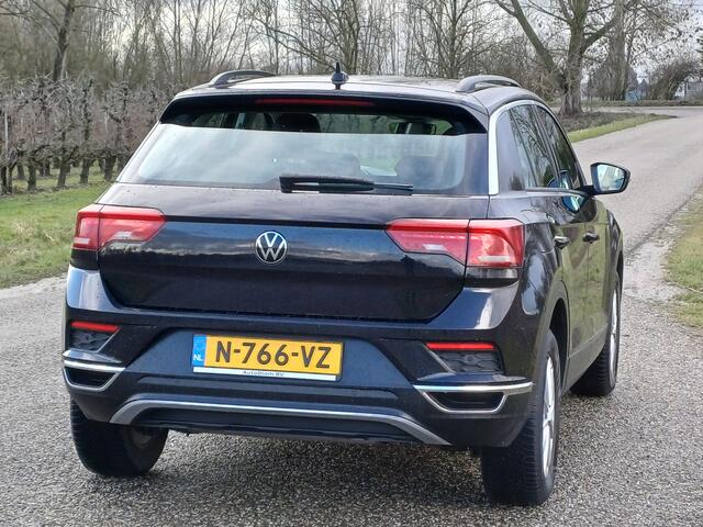 Volkswagen T-Roc 1.5 TSI Style /Leer/Stoelverw./Navi/Clima/Park. hulp/16"/