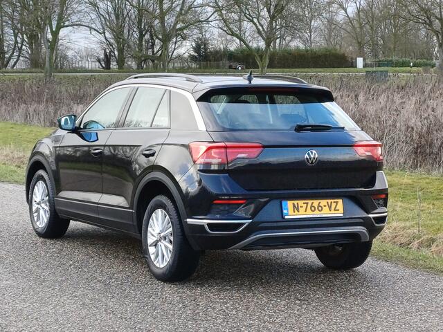 Volkswagen T-Roc 1.5 TSI Style /Leer/Stoelverw./Navi/Clima/Park. hulp/16"/