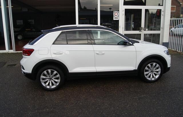 Volkswagen T-Roc 1.5 TSI Sport Navi,Clima,Trekhaak,pdc,RIJKLAARPRIJS!!