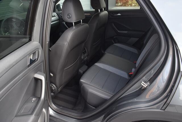 Volkswagen T-Roc 1.5 TSI 150pk DSG R-line | Pano | Camera | Trekhaak | Virtual | Beats