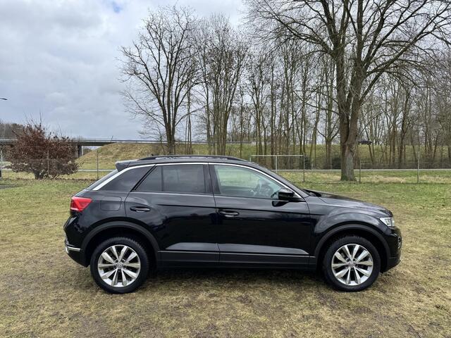Volkswagen T-Roc 1.5 TSI 150PK Sport | TREKHAAK 1.500KG | ADAP. CRUISE | BLINDSPOT | LED | STOELVERWARMING |
