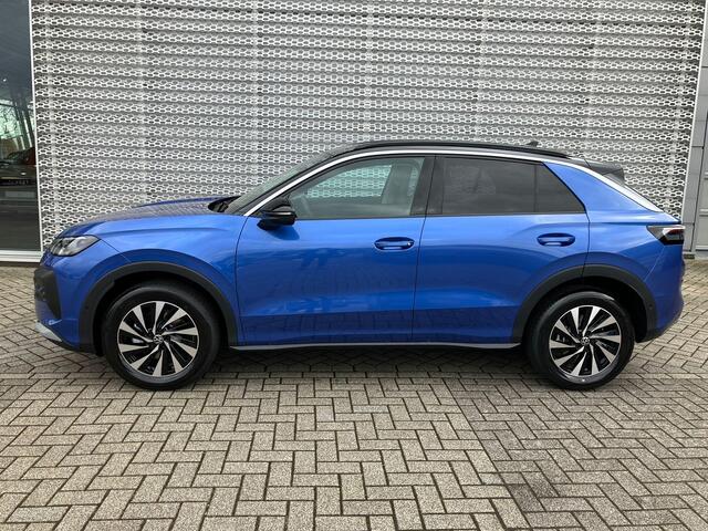 Volkswagen T-Roc Life First Edition 1.5 eTSI 85 kW / 116 PK DSG | Trekhaak wegklapbaar | Multimedia pakket | Ambient pakket | Tech pakket |