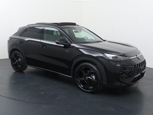 Volkswagen T-Roc R-Line First Edition 1.5 eTSI 110 kW / 150 PK DSG | Black Style | Panoramadak | Harman Kardon | LED Matrix | Multimedia pakket | Trekhaak wegklapbaar | Elektr. achterklep |