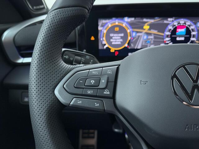 Volkswagen T-Roc R-Line First Edition 1.5 eTSI 110 kW / 150 PK DSG | Black Style | Panoramadak | Harman Kardon | LED Matrix | Multimedia pakket | Trekhaak wegklapbaar | Elektr. achterklep |