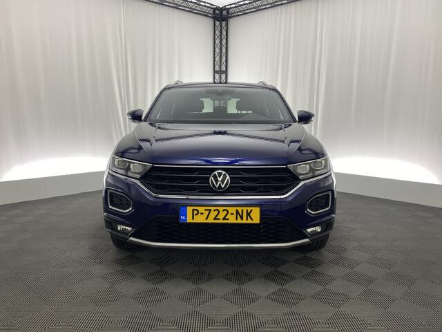 Volkswagen T-Roc 1.5 TSI Sport Automaat | Apple CarPlay | Trekhaak | Navi | Sportstuur | Camera |