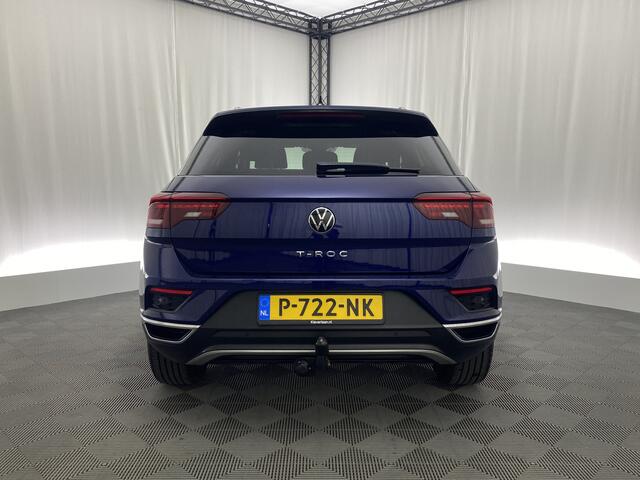 Volkswagen T-Roc 1.5 TSI Sport Automaat | Apple CarPlay | Trekhaak | Navi | Sportstuur | Camera |