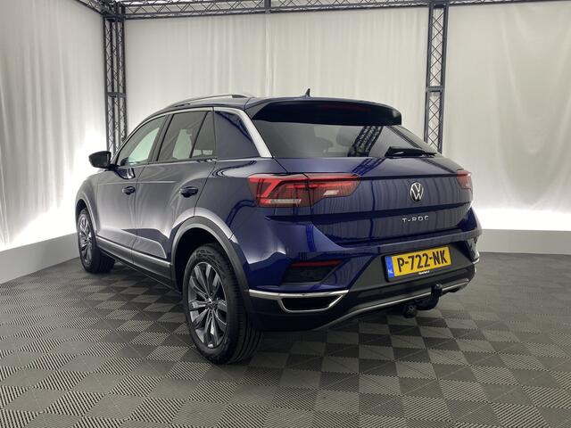 Volkswagen T-Roc 1.5 TSI Sport Automaat | Apple CarPlay | Trekhaak | Navi | Sportstuur | Camera |