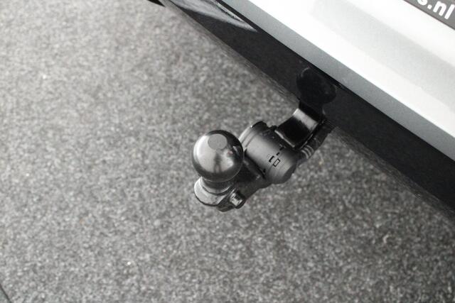 Volkswagen T-Roc 1.5 eTsi 150pk DSG R-Line First Edition Trekhaak 360Camera harman/kardon Stoelverwarming Virtual Cockpit Panoramadak