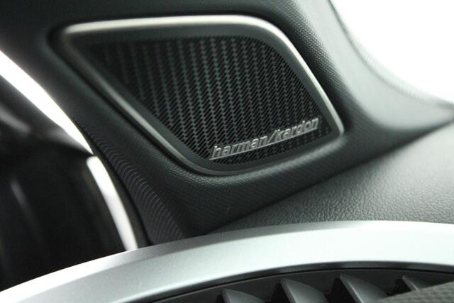 Volkswagen T-Roc 1.5 eTsi 150pk DSG R-Line First Edition Trekhaak 360Camera harman/kardon Stoelverwarming Virtual Cockpit Panoramadak