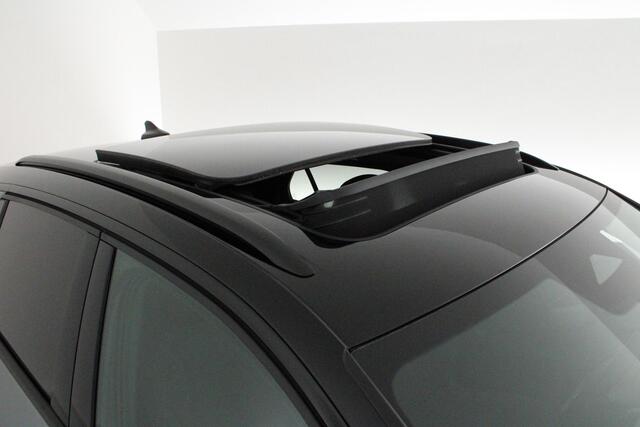 Volkswagen T-Roc 1.5 eTsi 150pk DSG R-Line First Edition Trekhaak 360Camera harman/kardon Stoelverwarming Virtual Cockpit Panoramadak