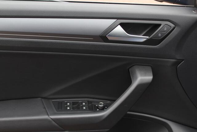 Volkswagen T-Roc Cabrio 1.5 TSI R-Line / Navigatie / Parkeerhulp V+A / 19'' / Keyless / ACC / DAB / Stoelverwarming