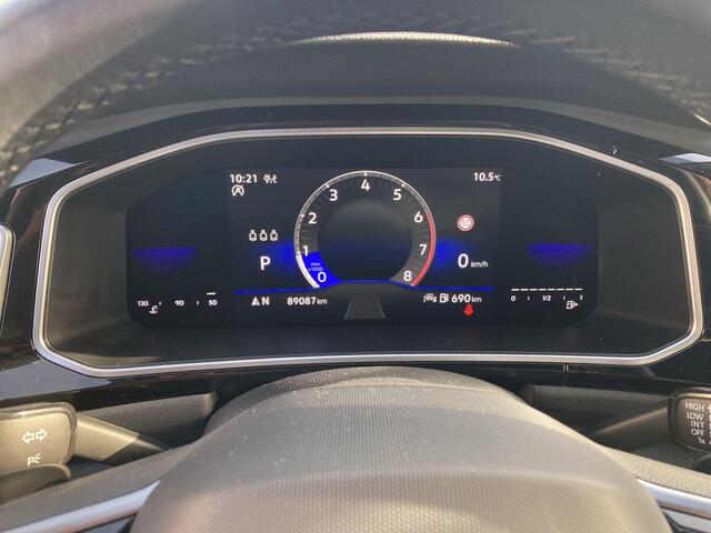 Volkswagen T-Roc 1.5TSI/150PK R-Line DSG · Navigatie · Apple/Android Car Play · Camera + Parkeersensoren