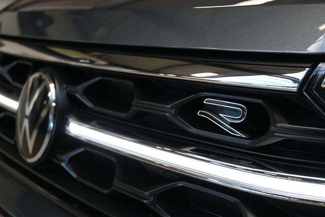 Volkswagen T-Roc 1.5 TSI 150pk R-Line Business+ | IQ. Light | Camera | Trekhaak | 100% (Dealer) onderhouden label