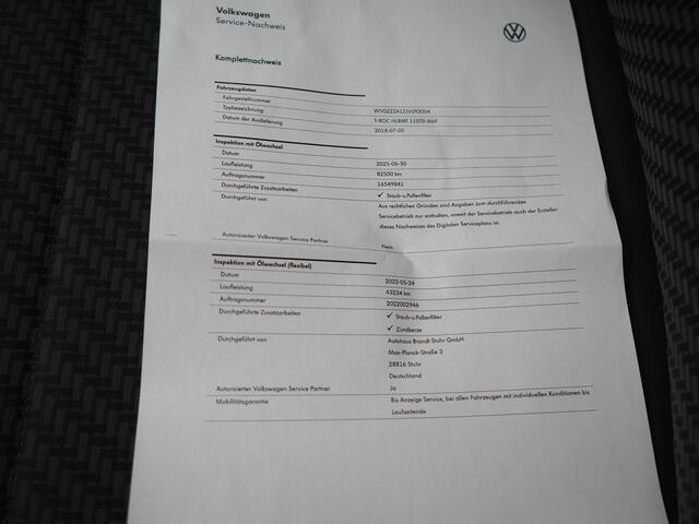 Volkswagen T-Roc 1.5 TSI R-Line 150pk Dealer O.H. | Trekhaak Afn. | Panodak | Adaptive Cruise | Camera | Sportstoelen Verwarmd | Keyless | Apple Carplay | Blis | LED Koplampen | Navigatie | DAB |