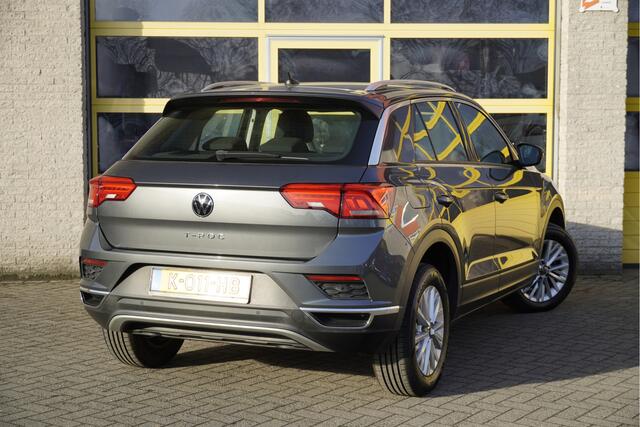 Volkswagen T-Roc 1.5 TSI 150PK! Style Business BJ2020 Lmv 16" | Led | Pdc | Navi | Elek. achterklep | Achteruitrijcamera | App-Connect | Virtual cockpit | Climate control | Cruise control | Verwarmde voorstoelen | Getint glas