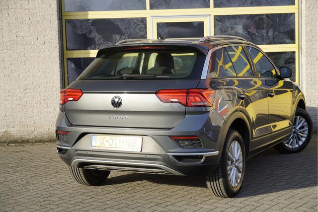 Volkswagen T-Roc 1.5 TSI 150PK! Style Business BJ2020 Lmv 16" | Led | Pdc | Navi | Elek. achterklep | Achteruitrijcamera | App-Connect | Virtual cockpit | Climate control | Cruise control | Verwarmde voorstoelen | Getint glas