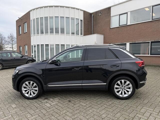 Volkswagen T-Roc 1.5 TSI Sport | DSG | Camera | Trekhaak | Stuur & Stoelverwarming | Led |
