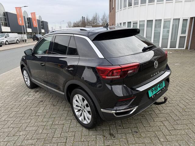 Volkswagen T-Roc 1.5 TSI Sport | DSG | Camera | Trekhaak | Stuur & Stoelverwarming | Led |