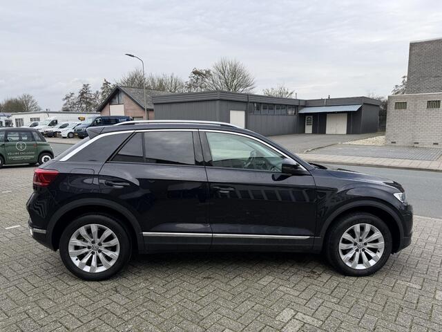Volkswagen T-Roc 1.5 TSI Sport | DSG | Camera | Trekhaak | Stuur & Stoelverwarming | Led |