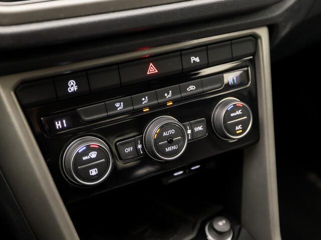 Volkswagen T-Roc 1.0 TSI Sport (APPLE CARPLAY, GROOT NAVI, CLIMATE, PARKEERSENSOREN, SPORTSTOELEN, ADAPTIVE CRUISE, GETINT GLAS, NIEUWSTAAT)