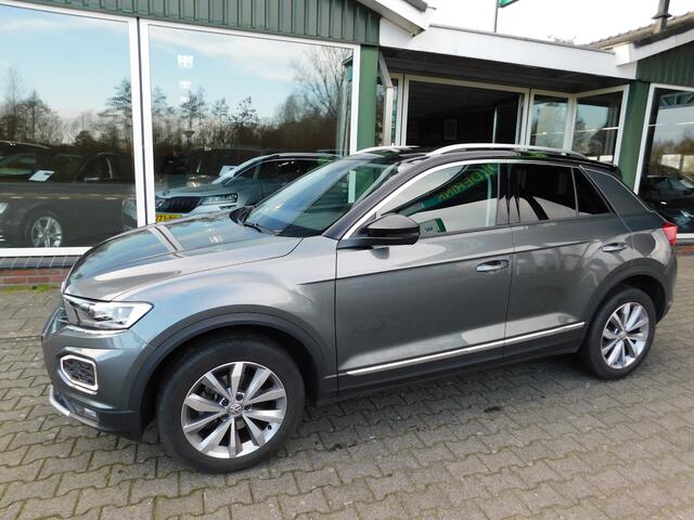 Volkswagen T-Roc 1.5TSI 150PK DSG STYLE! All-in Prijs! Trekhaak!