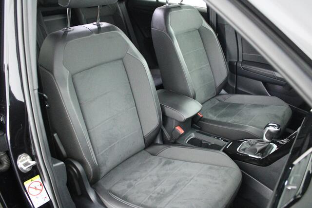 Volkswagen T-Roc 1.5 TSI 150pk DSG Style Trekhaak Camera Virtual Cockpit App-Connect