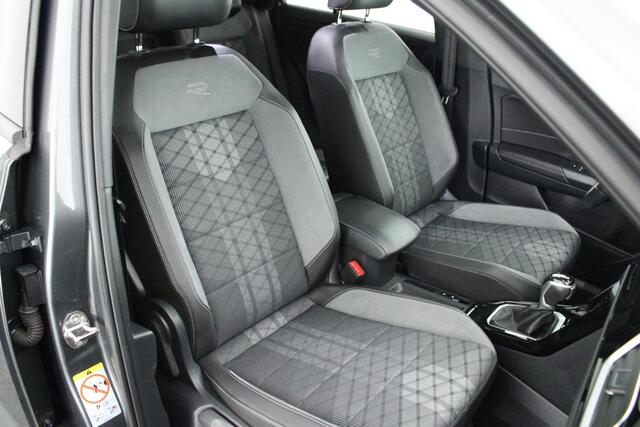 Volkswagen T-Roc 1.5 TSI 150pk DSG 2x R-Line Trekhaak Camera Stoelverwarming Virtual Cockpit Navigatie