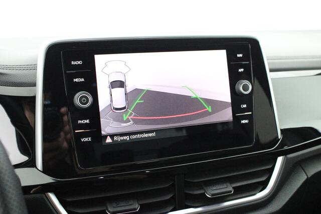 Volkswagen T-Roc 1.5 TSI 150pk DSG 2x R-Line Trekhaak Camera Stoelverwarming Virtual Cockpit Navigatie