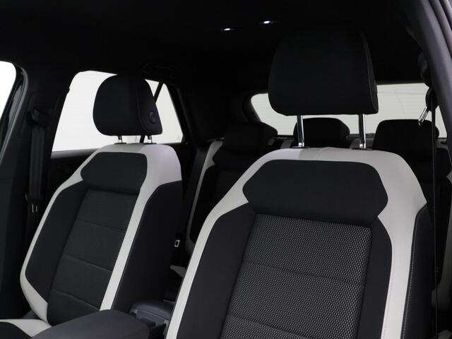 Volkswagen T-Roc 1.5 TSI 150pk Sport · Camera · Trekhaak · Elek. Achterklep · Apple/Android Car Play · Navigatie · 18'' Inch ·