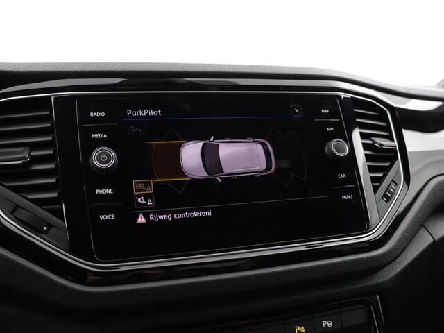 Volkswagen T-Roc 1.5 TSI 150pk Sport · Camera · Trekhaak · Elek. Achterklep · Apple/Android Car Play · Navigatie · 18'' Inch ·