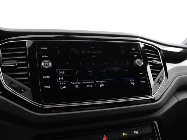Volkswagen T-Roc 1.5 TSI 150pk Sport · Camera · Trekhaak · Elek. Achterklep · Apple/Android Car Play · Navigatie · 18'' Inch ·