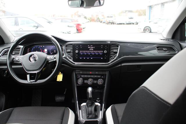 Volkswagen T-Roc 1.5 TSI Sport | Trekhaak | Stoelverwarming | Climate Control | Adaptive Cruise Control | Camera | Elektrische Klep | Navigatie |